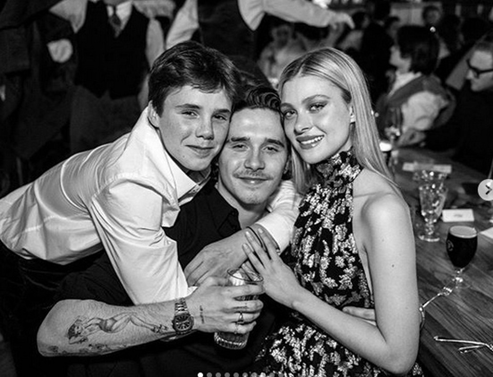 Brooklyn Beckham tình tứ hôn bạn gái xinh đẹp - 5 Brooklyn Beckham tình tứ hôn bạn gái xinh đẹp - 5