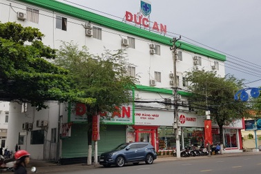 Thu hồi giấy phép phòng khám sử dụng lao động Trung Quốc "chui"