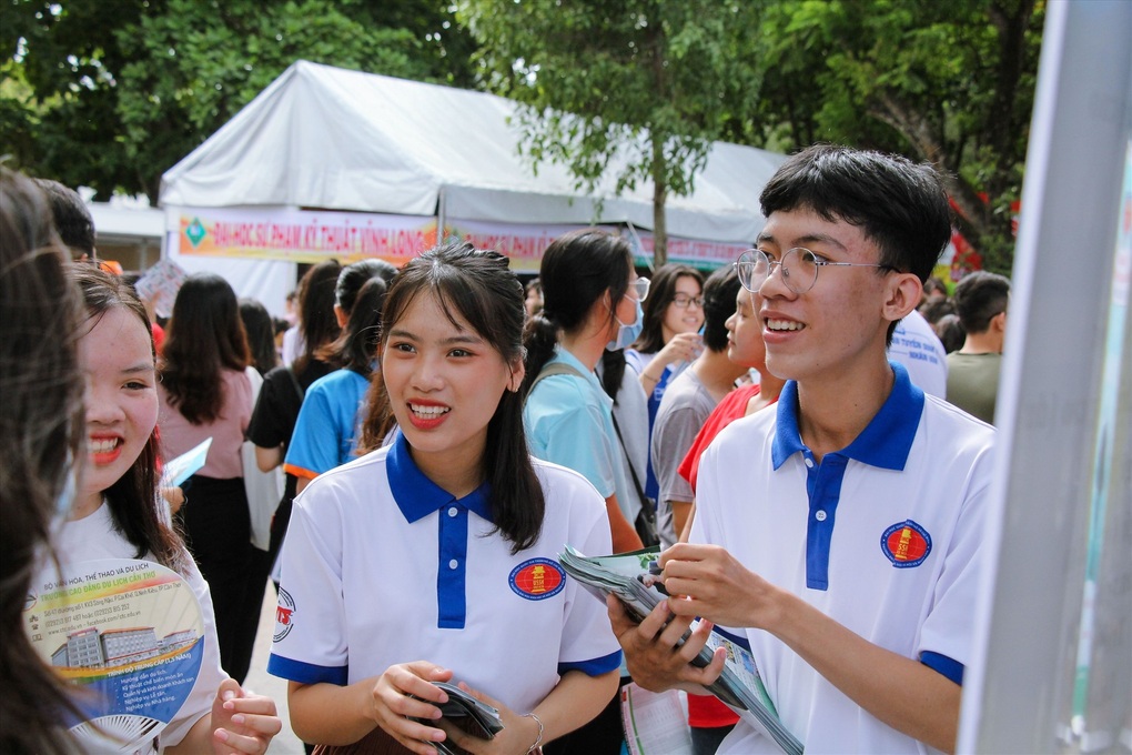 Điểm chuẩn đại học sau 6 ngày lọc ảo: Có trường cao nhất 28 điểm - 1 Điểm chuẩn đại học sau 6 ngày lọc ảo: Có trường cao nhất 28 điểm - 1