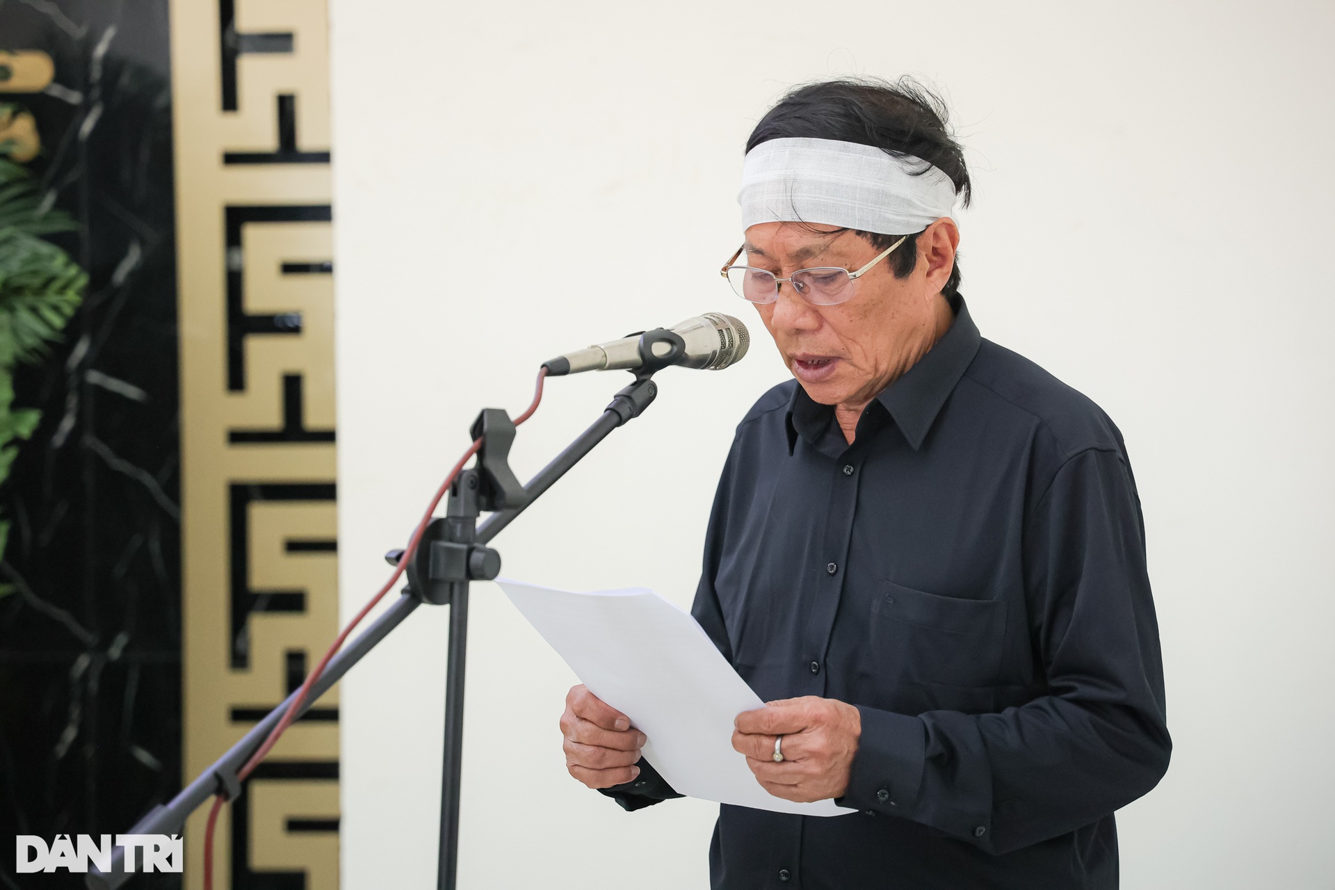 Nghệ sĩ Đức Lưu, Như Quỳnh cùng đồng nghiệp tiễn đưa NSƯT Mai Châu - 11 Nghệ sĩ Đức Lưu, Như Quỳnh cùng đồng nghiệp tiễn đưa NSƯT Mai Châu - 11