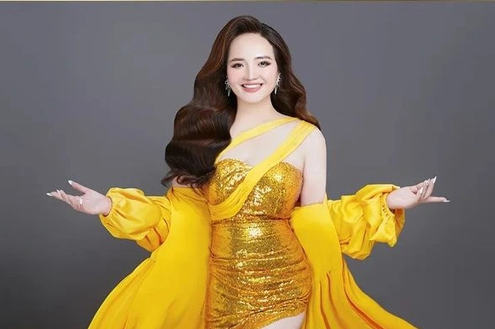 Hoàng Hường: Đế chế kinh doanh đến từ chiêu trò mị dân? - 2 Hoàng Hường: Đế chế kinh doanh đến từ chiêu trò mị dân? - 2