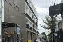 Nam sinh viên chết trong tư thế treo cổ, miệng bị dán băng keo