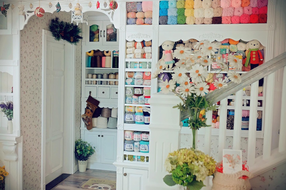 Mẹ đảm tậu hàng nghìn cuộn len, trang trí ngôi nhà đẹp như trên phim - 9