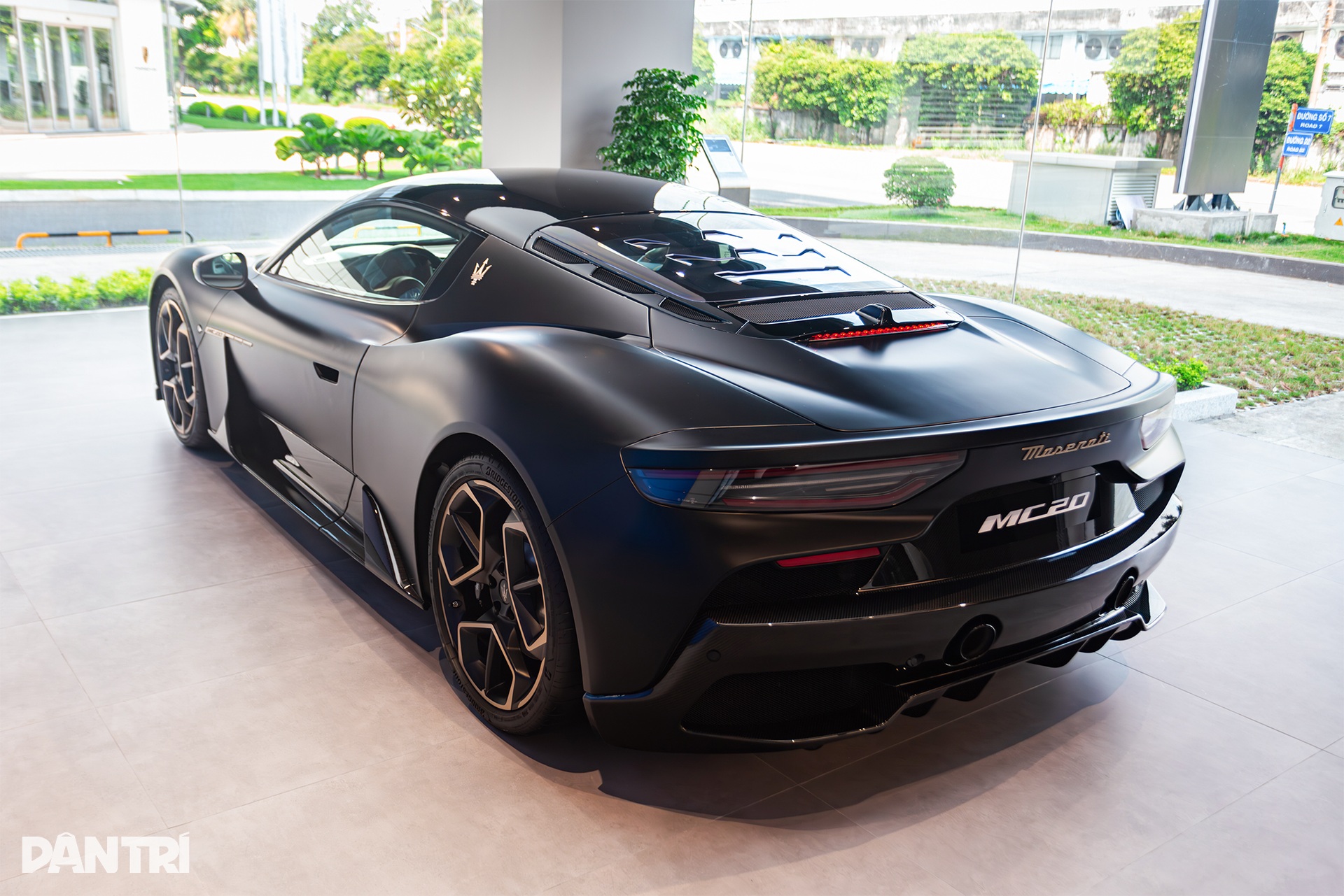 Chào giá hơn 22 tỷ, siêu xe Maserati MC20 bản độc nhất Việt Nam có gì? - 2 Chào giá hơn 22 tỷ, siêu xe Maserati MC20 bản độc nhất Việt Nam có gì? - 2
