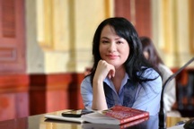 Hoãn phiên tòa siêu mẫu Ngọc Thúy tranh chấp tài sản với đại gia