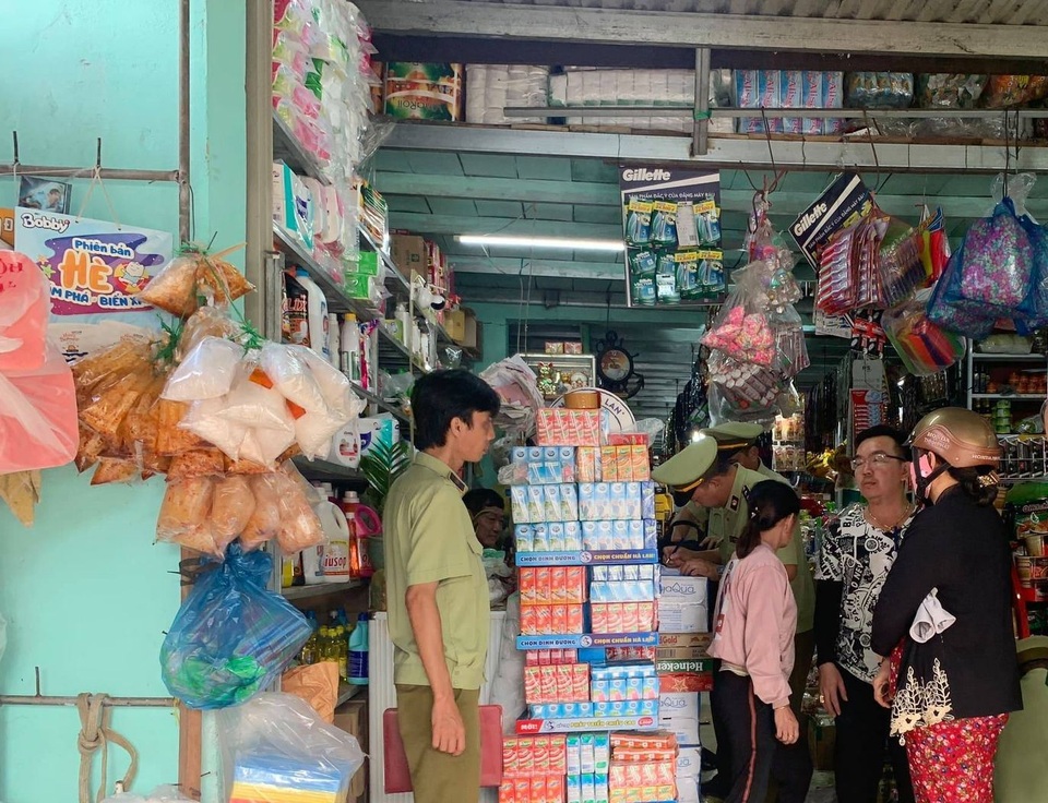 Chủ tạp hóa tại Bình Phước bị phạt 3 triệu đồng vì bán vài bao thuốc lá lậu - 1 Chủ tạp hóa tại Bình Phước bị phạt 3 triệu đồng vì bán vài bao thuốc lá lậu - 1