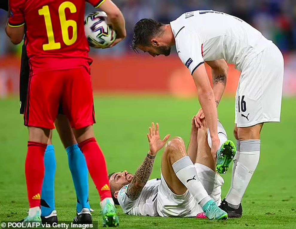 Spinazzola chống nạng đến London, chờ nhận cúp vô địch cùng tuyển Italia - 5 Spinazzola chống nạng đến London, chờ nhận cúp vô địch cùng tuyển Italia - 5