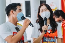 Nguyên Khang song ca cùng Quỳnh Hoa, Phương Thanh tại bệnh viện