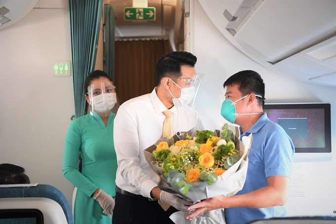 Vietnam Airlines chuyên chở Đội phản ứng nhanh của bệnh viện Chợ Rẫy trở về TP. Hồ Chí Minh - Ảnh 2.