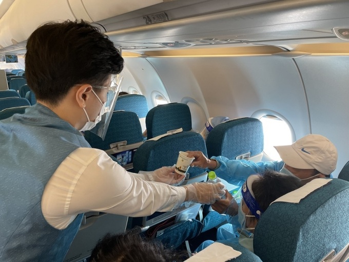 Hành khách trên các chuyến bay chủ yếu là người có hoàn cảnh đặc biệt.