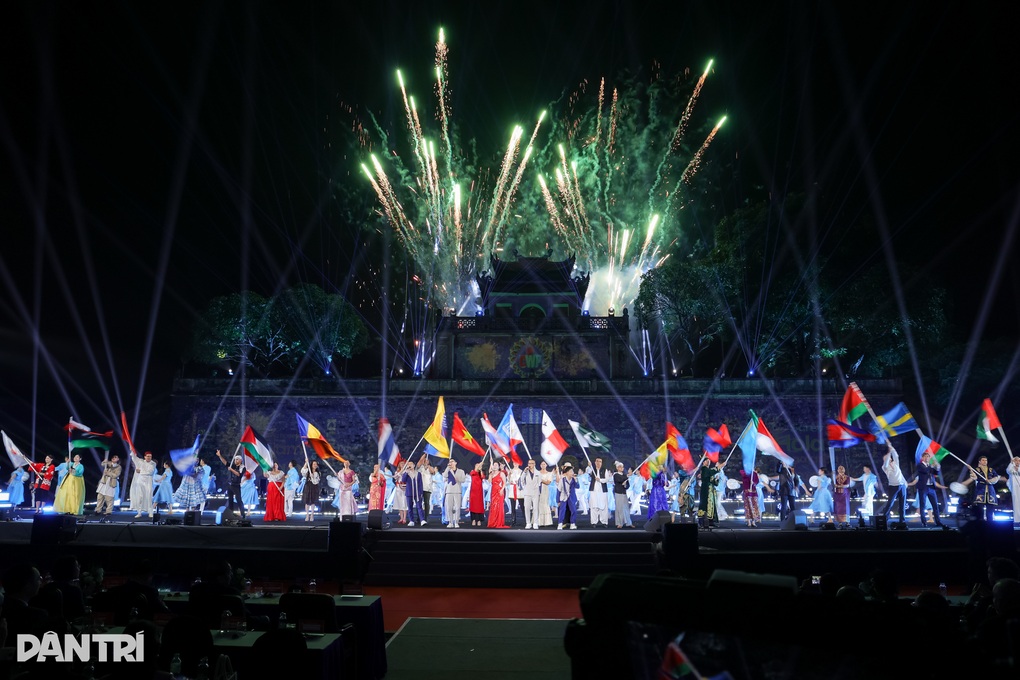 Thủ tướng khẳng định vai trò của văn hóa trong đoàn kết chống lại thiên tai - 3 Thủ tướng khẳng định vai trò của văn hóa trong đoàn kết chống lại thiên tai - 3