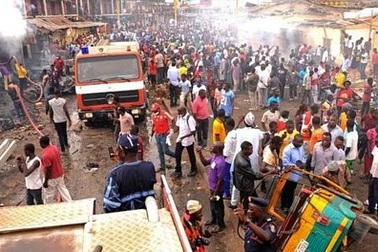 Đánh bom kép rung chuyển Nigeria, 118 người chết