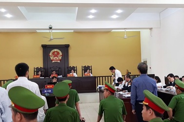 Nguyên Bí thư thị xã Bến Cát hầu tòa