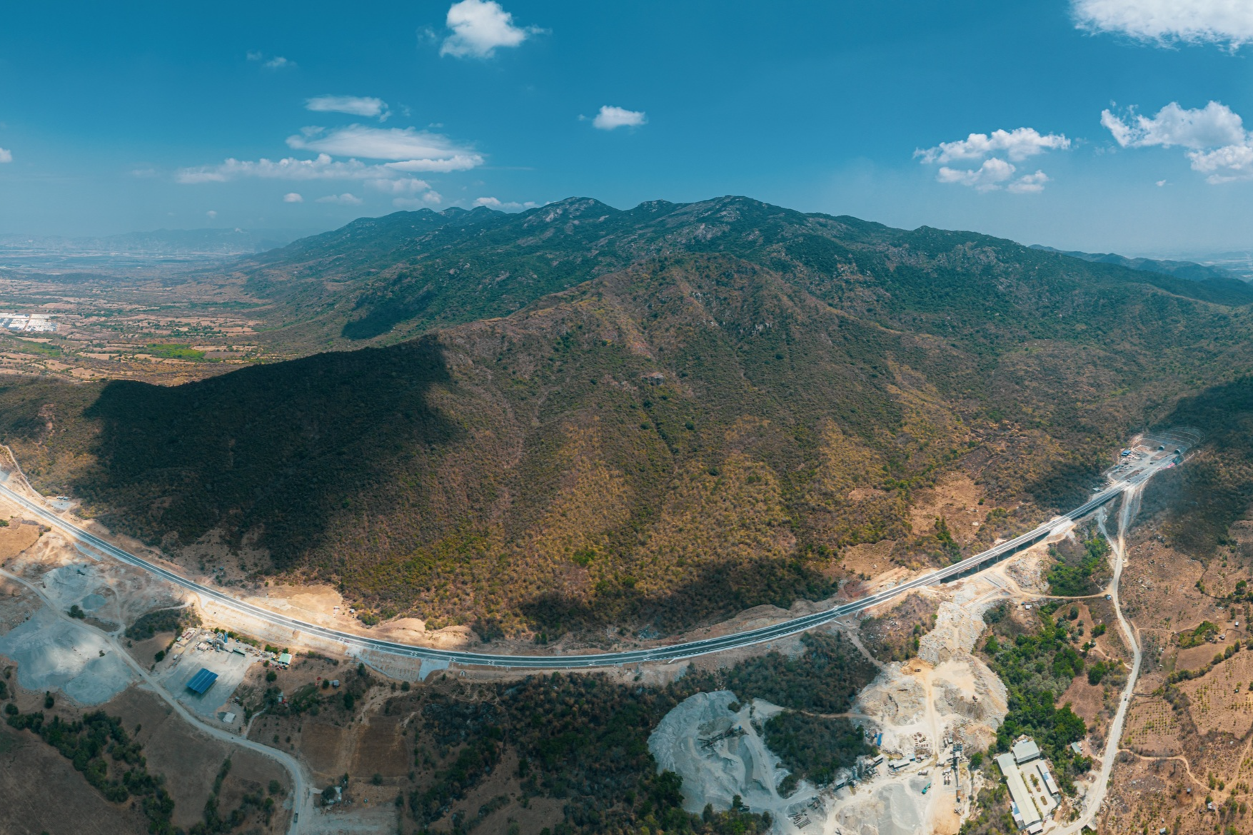 Cam Lam - Vinh Hao Expressway passing through wind power fields is about to open to traffic - 14