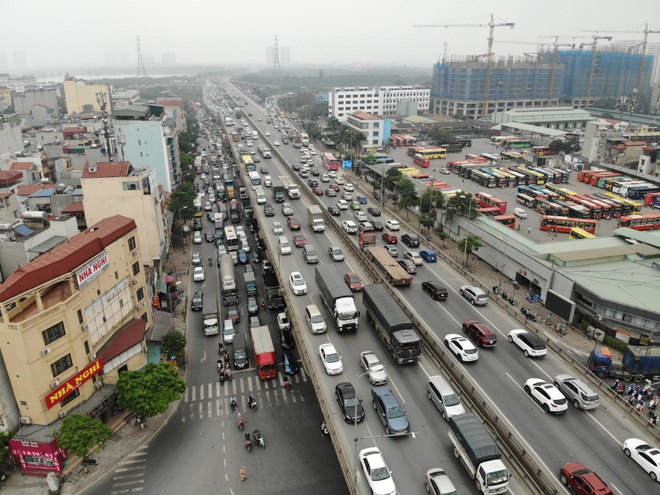 Ngày đầu nghỉ lễ: Nhiều tuyến đường cửa ngõ thủ đô ùn tắc từ sáng đến trưa - 5 Ngày đầu nghỉ lễ: Nhiều tuyến đường cửa ngõ thủ đô ùn tắc từ sáng đến trưa - 5