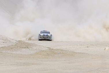 Ken Block bất ngờ trình diễn lái xe trên sa mạc