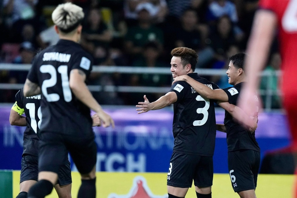 Tuyển Thái Lan thắng nghẹt thở Singapore trong ngày ra mắt HLV Hudson - 3