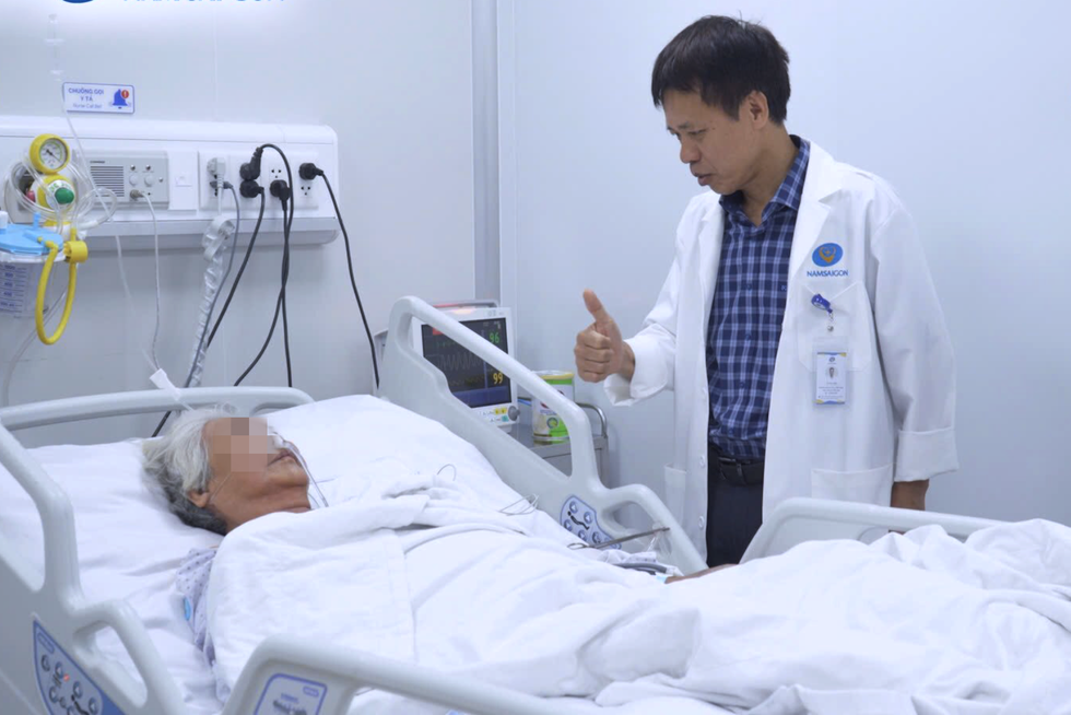 Vị bác sĩ bước ra từ chiến trường và 40 năm tận tâm với nghề y - 2