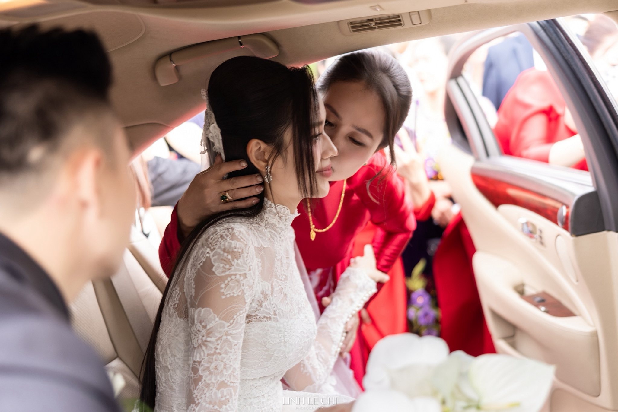 Hoa hậu Đỗ Thị Hà lên xe hoa về Quảng Trị, bố chú rể phát biểu xúc động - 3