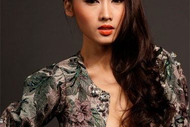 Khánh Ngọc sắc sảo trong bộ ảnh mới