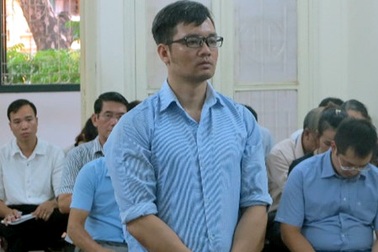 Hà Nội: Tên trộm ô tô chở vàng đòi cắn lưỡi tự tử tại tòa