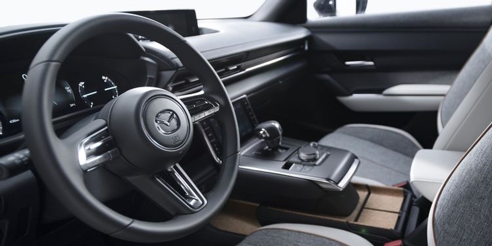 Mazda MX-30 dựa vào bảo bốigì để cạnh tranh trên thị trường xe điện? - 4 Mazda MX-30 dựa vào bảo bốigì để cạnh tranh trên thị trường xe điện? - 4