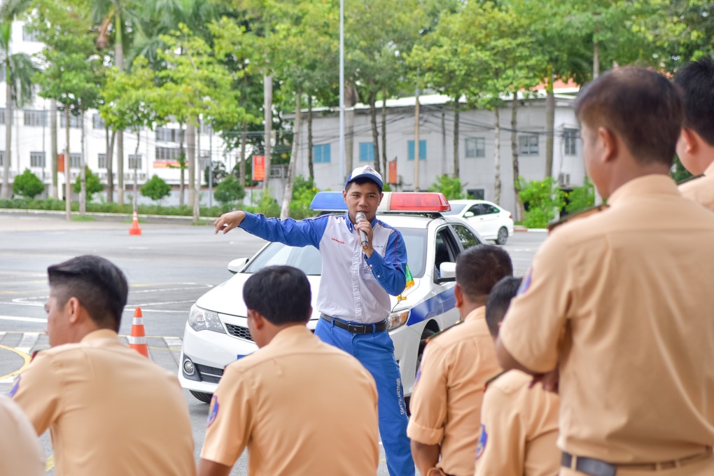 Honda Việt Nam tổng kết chương trình tập huấn lái xe an toàn cho cảnh sát giao thông - 4 Honda Việt Nam tổng kết chương trình tập huấn lái xe an toàn cho cảnh sát giao thông - 4