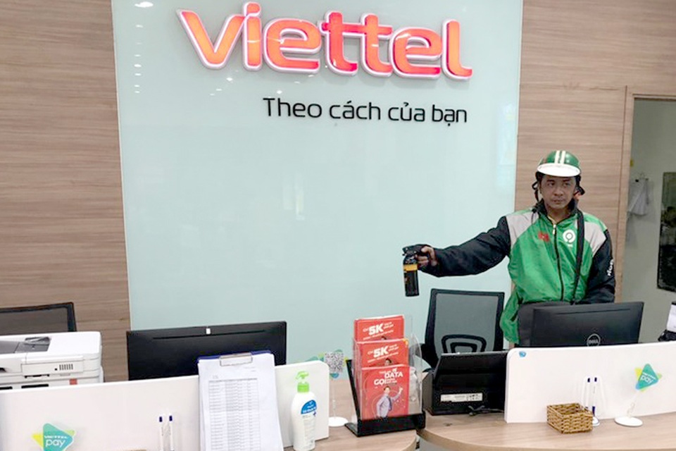 Cướp 300 triệu đồng ở cửa hàng Viettel, chạy ra tới cửa thì bị bắt - 1 Cướp 300 triệu đồng ở cửa hàng Viettel, chạy ra tới cửa thì bị bắt - 1
