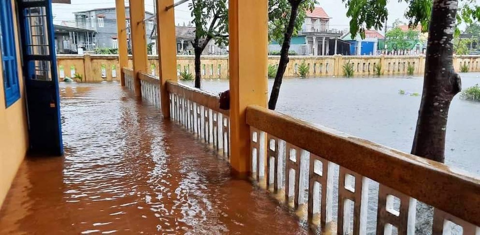 Nước sông Hương gần tràn bờ, TP Huế ngập mênh mông - 2 Nước sông Hương gần tràn bờ, TP Huế ngập mênh mông - 2