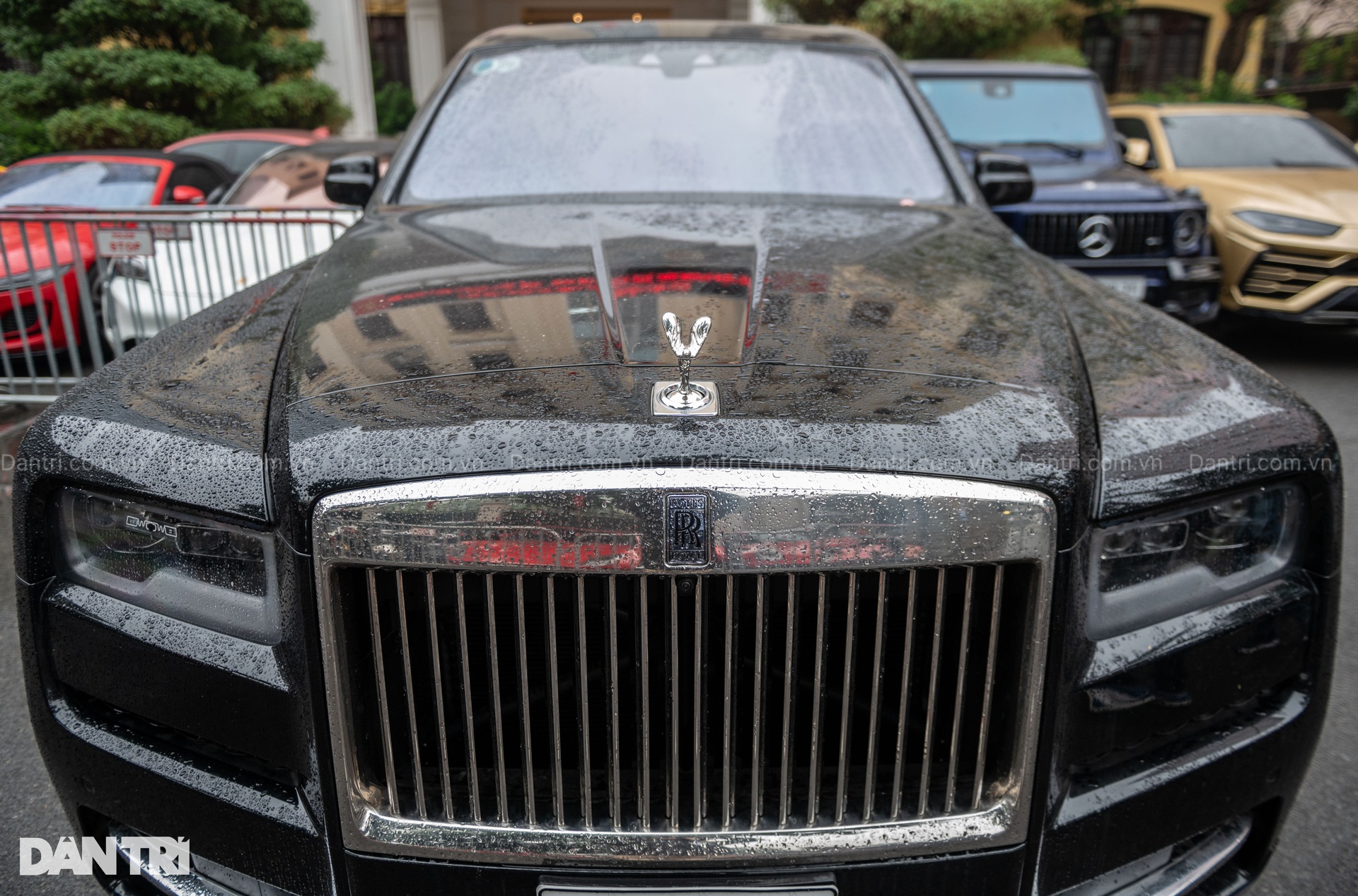Cận cảnh dàn Rolls-Royce, Porsche, Lamborghini, G63... của siêu lừa Mr Pips - 3 Cận cảnh dàn Rolls-Royce, Porsche, Lamborghini, G63... của siêu lừa Mr Pips - 3