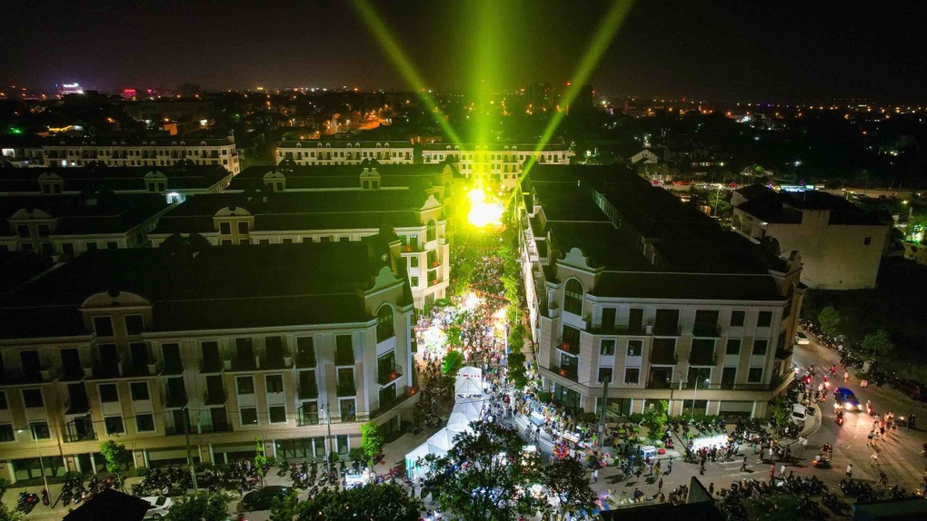Ngập tràn sắc hè miền nhiệt đới tại Hello Summer Vincom Shophouse Royal Park - 7 Ngập tràn sắc hè miền nhiệt đới tại Hello Summer Vincom Shophouse Royal Park - 7