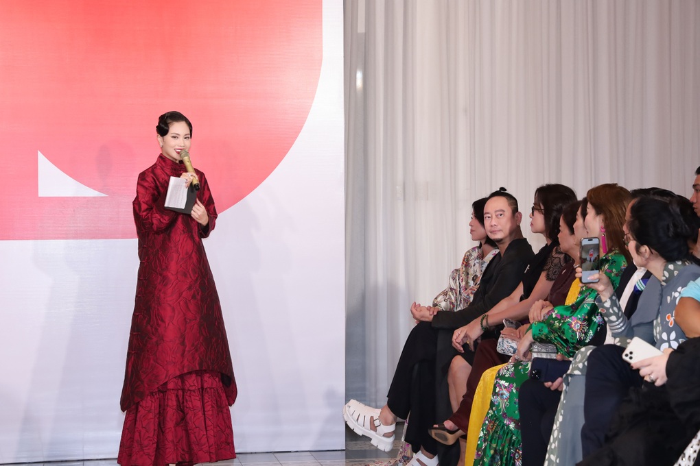 Tân Hoa hậu Đại dương Việt Nam thay 3 bộ trang phục, diễn vedette - 6 Tân Hoa hậu Đại dương Việt Nam thay 3 bộ trang phục, diễn vedette - 6