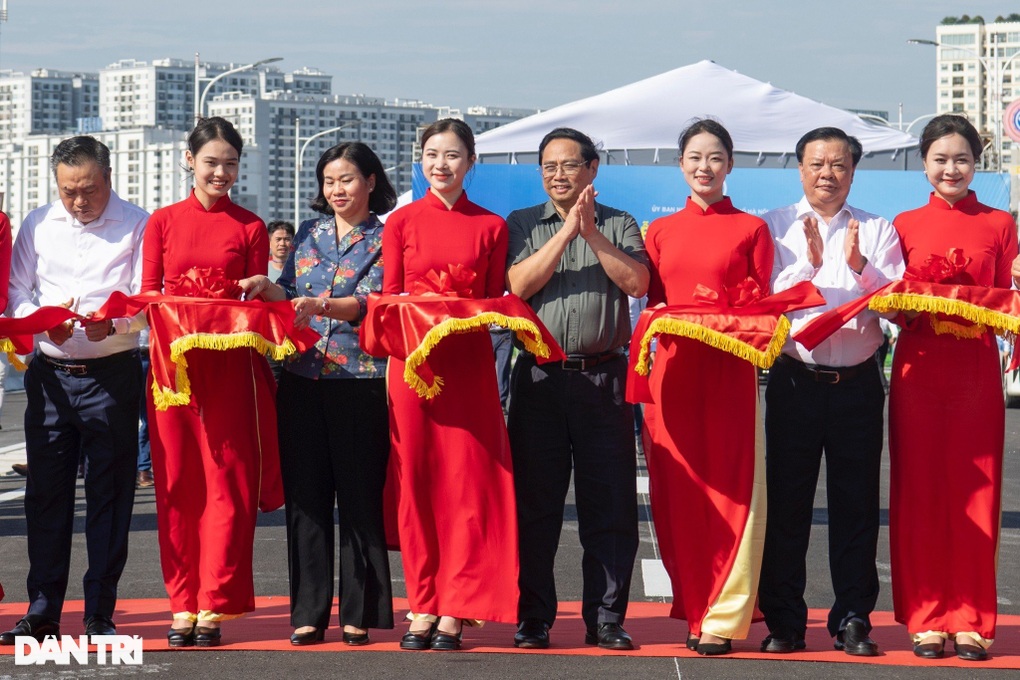 Thủ tướng Phạm Minh Chính cắt băng khánh thành cầu Vĩnh Tuy 2 - 2 Thủ tướng Phạm Minh Chính cắt băng khánh thành cầu Vĩnh Tuy 2 - 2