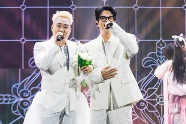 Trung Quân làm "đám cưới" đặc biệt với Bùi Anh Tuấn tại live concert