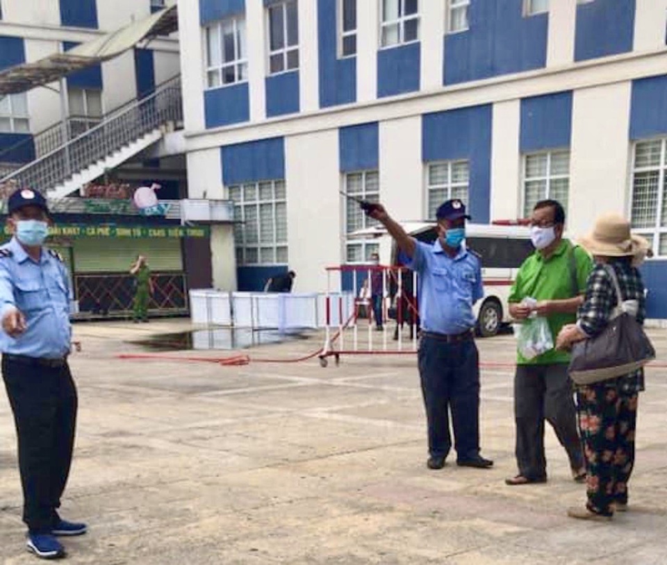 Người đàn ông rơi từ tầng 3 Bệnh viện Đa khoa Đồng Nai tử vong - 1 Người đàn ông rơi từ tầng 3 Bệnh viện Đa khoa Đồng Nai tử vong - 1