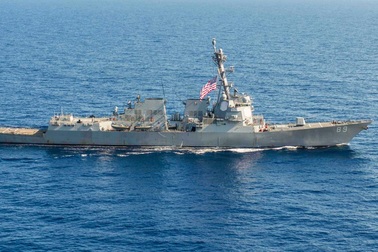Tàu khu trục của Mỹ cập cảng Cam Ranh
