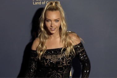 Camille Kostek bốc lửa dự sự kiện của tạp chí Maxim