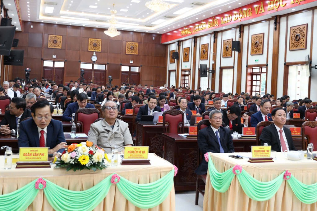 Chủ tịch tỉnh vạch lỗi cán bộ không yếu nhưng né tránh, sợ trách nhiệm - 1 Chủ tịch tỉnh vạch lỗi cán bộ không yếu nhưng né tránh, sợ trách nhiệm - 1