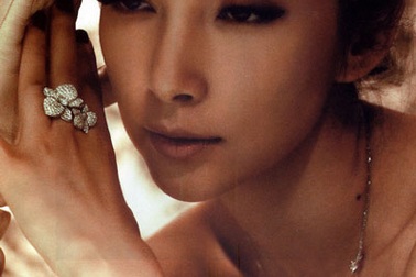 Lý Băng Băng đẹp quyến rũ trên tạp chí Cosmopolitan