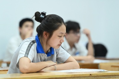 Lần đầu tiên một câu vật lý thi tốt nghiệp THPT có hai đáp án