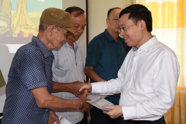 Trao tặng 50 triệu đồng tới gia đình có công tiêu biểu tại Sơn La