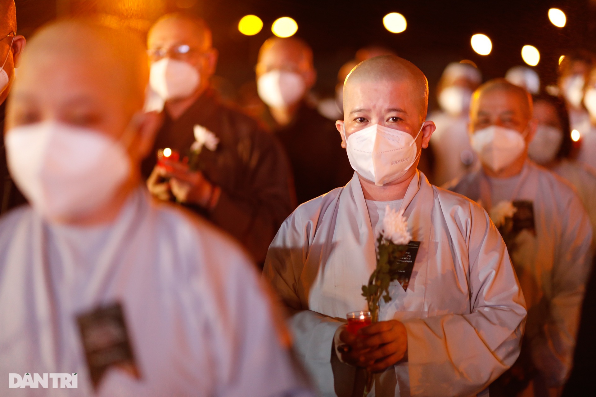 Hình ảnh ấn tượng tại lễ tưởng niệm đồng bào đã mất trong đại dịch Covid-19 - 28
