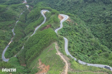 Gia tăng xe tải trọng lớn trên quốc lộ nối Huế với huyện biên giới