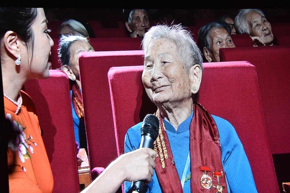 “Dân tộc tôi khi đứng dậy làm người là đứng theo dáng Mẹ!” - 5 “Dân tộc tôi khi đứng dậy làm người là đứng theo dáng Mẹ!” - 5