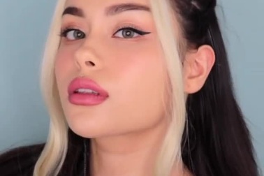 Bông hồng lai gốc Việt hóa trang Jennie Black Pink