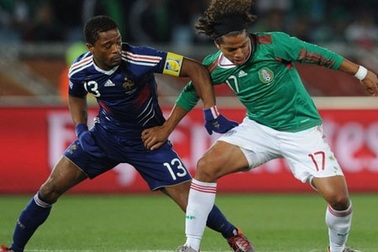 Thủ quân Evra bị loại khỏi ĐT Pháp