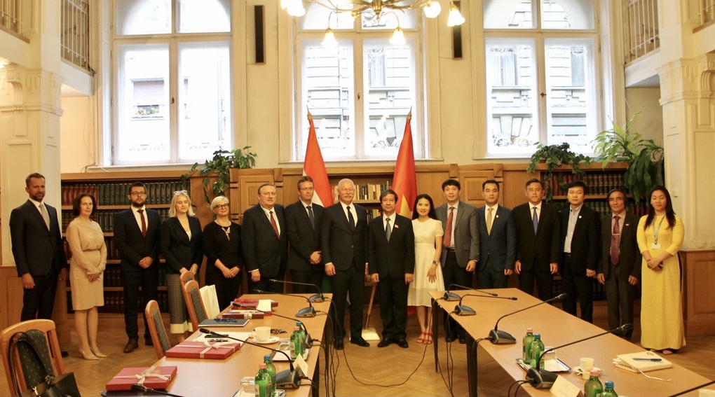 Đề nghị mở thêm chương trình đào tạo tiếng Hungary tại Việt Nam - 1 Đề nghị mở thêm chương trình đào tạo tiếng Hungary tại Việt Nam - 1