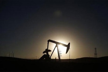 Giá dầu thế giới gần chạm đáy của 6 năm