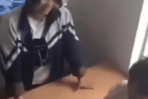 Hà Nội: Nữ sinh lớp 8 bị đánh hội đồng, bạn can ngăn cũng bị đánh theo