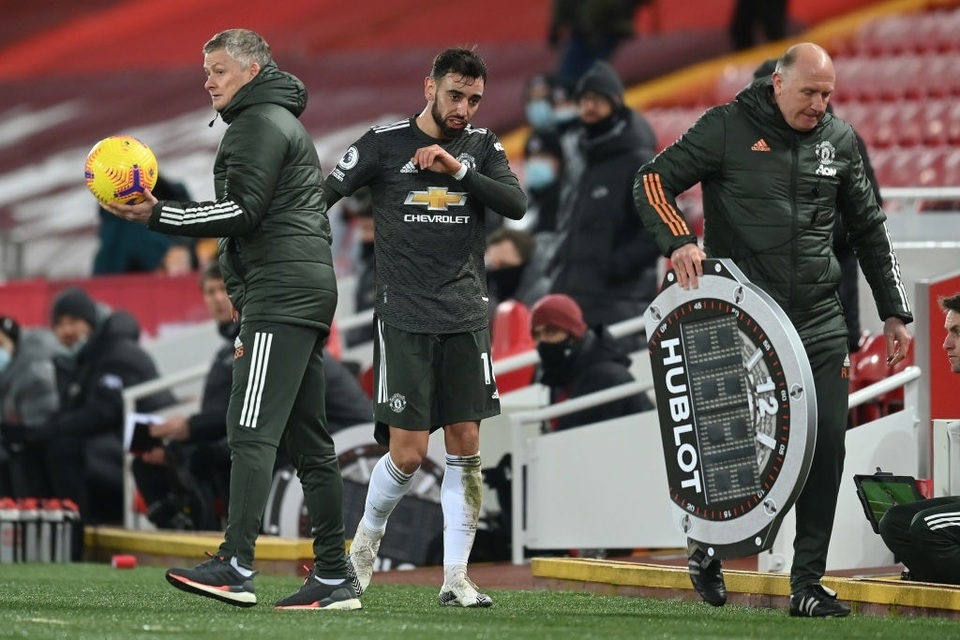 Fernandes phung phí cơ hội vàng, Man Utd chia điểm trên sân Liverpool - 17 Fernandes phung phí cơ hội vàng, Man Utd chia điểm trên sân Liverpool - 17